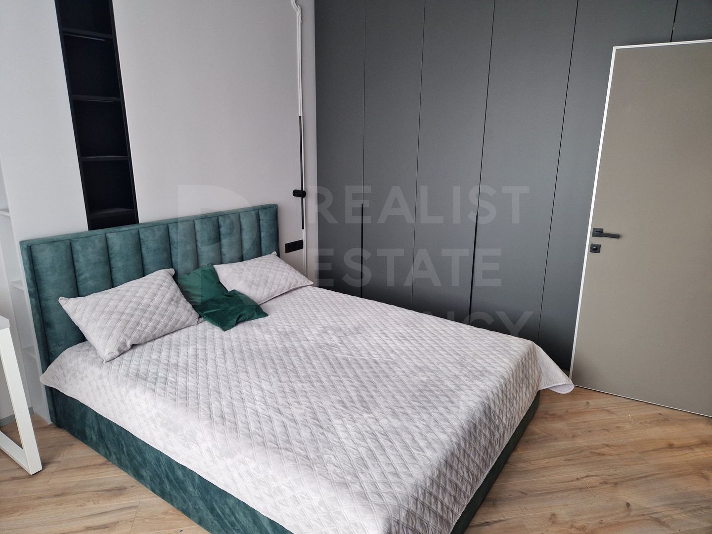 Vânzare, apartament, 2 dormitoare + living, strada Moara Roșie, Centru - Poză 11