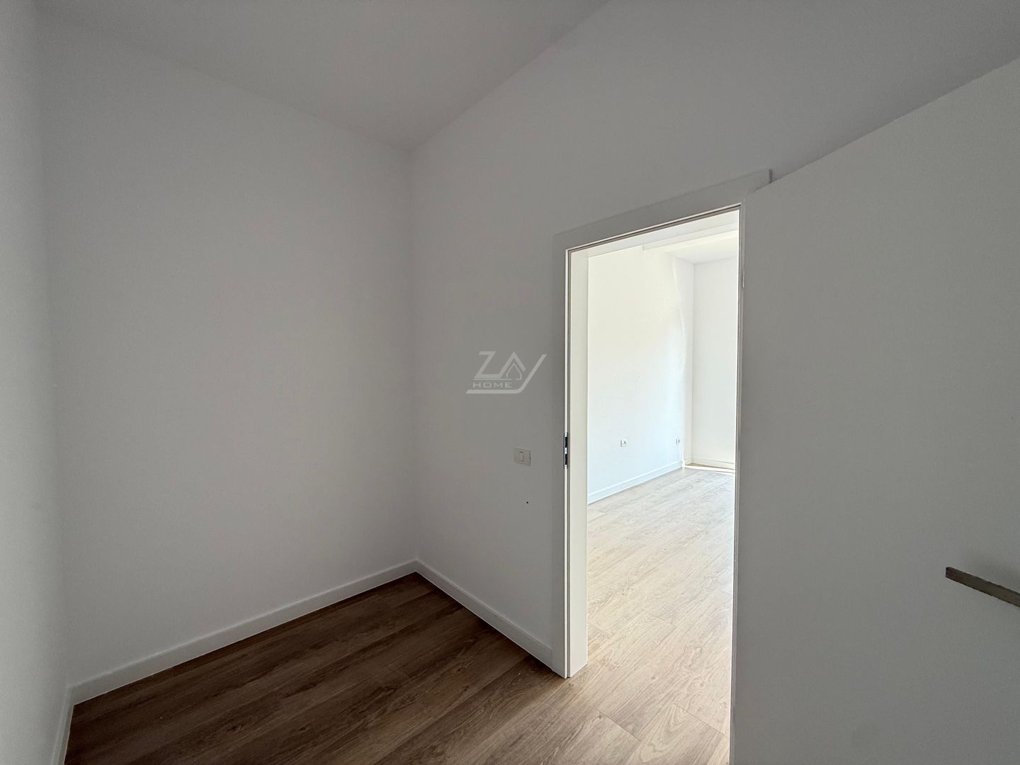 Comision 0. Gradina proprie 25 mp. Dressing. Loc de parcare. - Poză 6