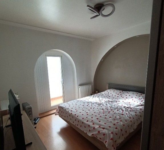 APARTAMENT MODERN MOBILAT & UTILAT BLOC 1982 ETAJ 2/4 GORJULUI METROU - Poză 1