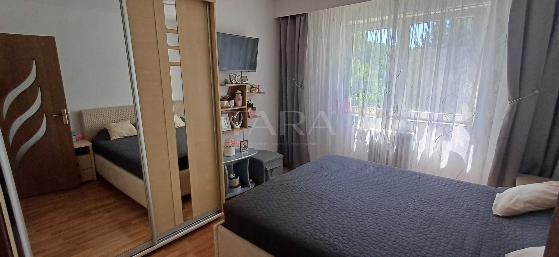 Apartament cu 2 camere, etaj intermediar, lift și balcon, zona Minerva - Poză 4