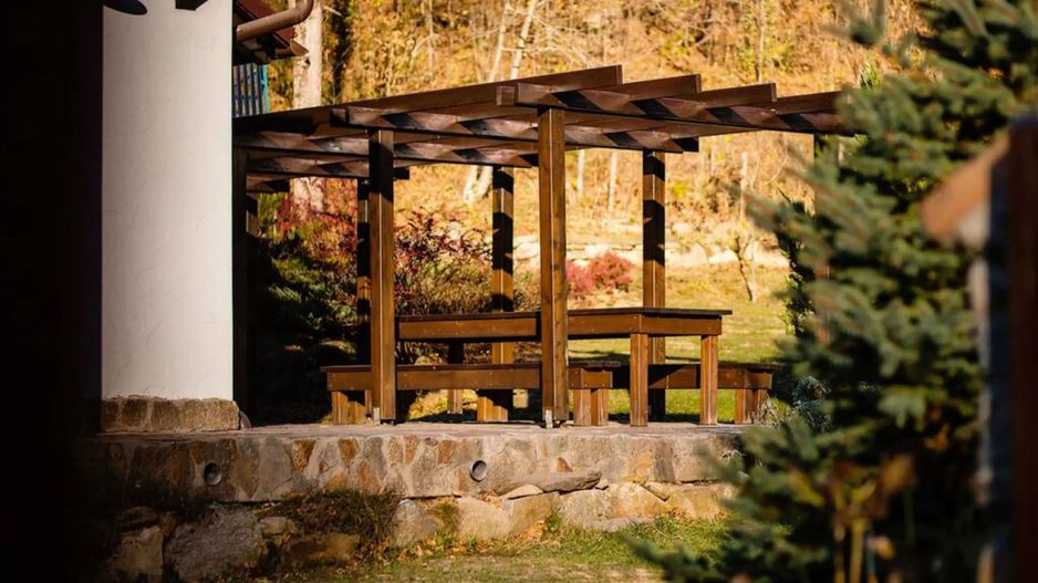 Investitie Valiug lacul Gozna Casa utilata 5 camere parau padure - Poză 4