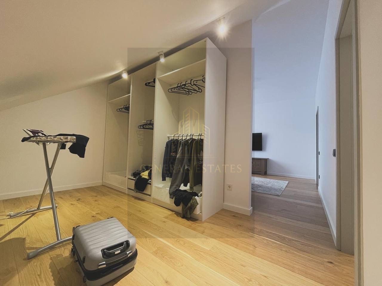 Casă cu design modern & suflet autentic – 200 m² de confort și rafinam - Poză 35