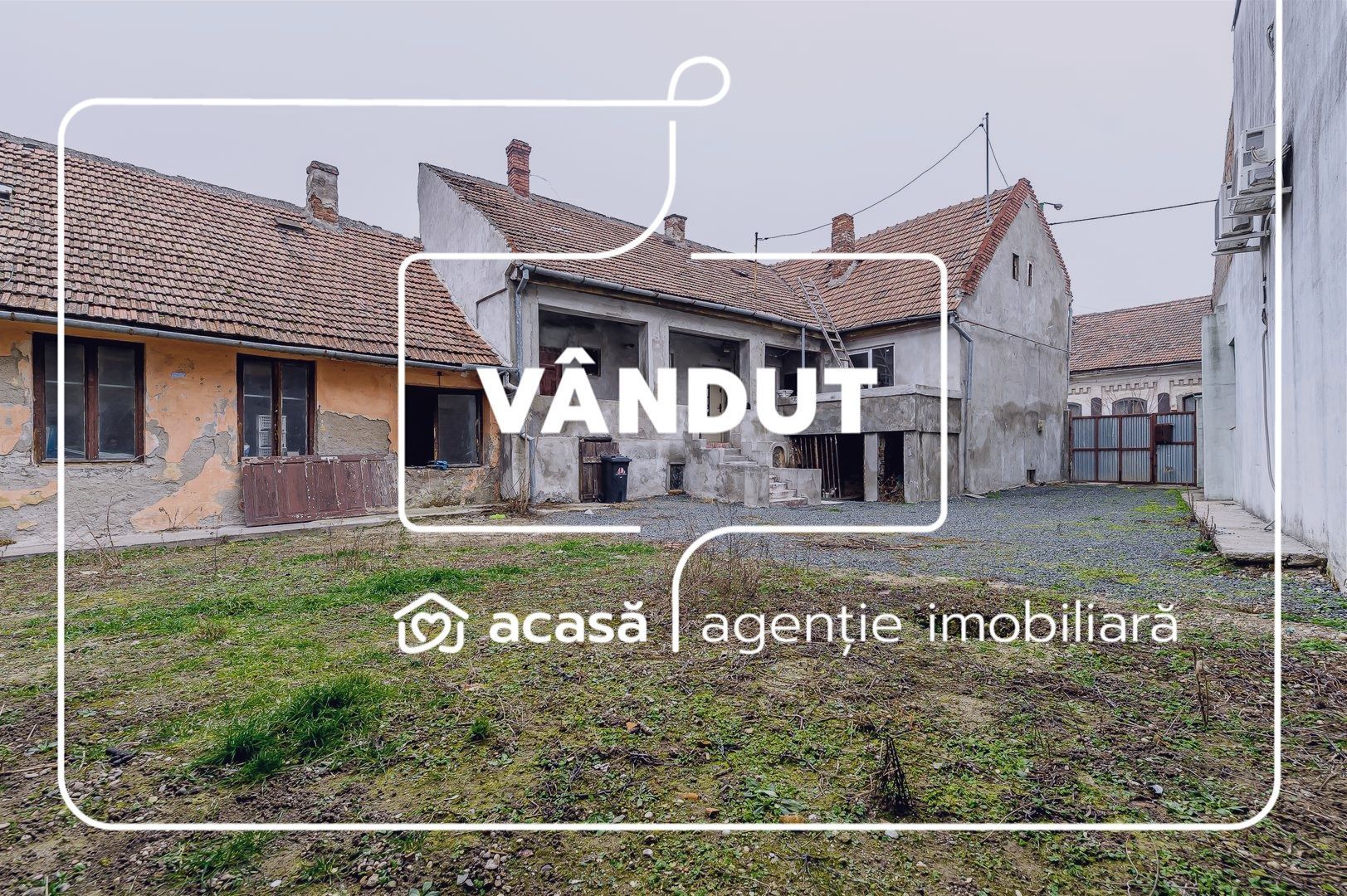 VANDUT! Casa din caramida - teren 612 mp - Centru Arad - COMISION 0% - Poză 1