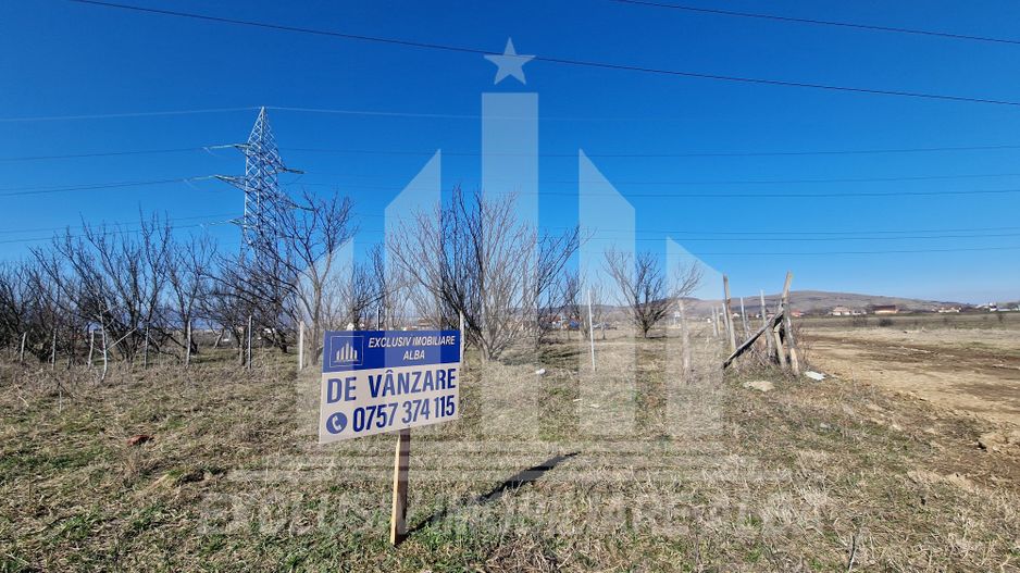 Teren intravilan | De vanzare | 3735 mp | 18 ml deschidere | Arex - Poză 1