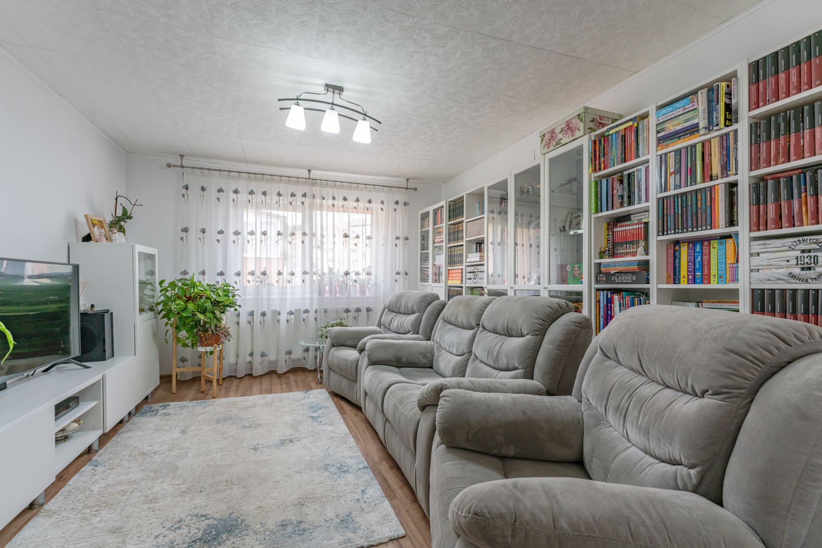 Locuință ideală! 4 camere, parcare, beci – Str. Pârâului - Poză 1