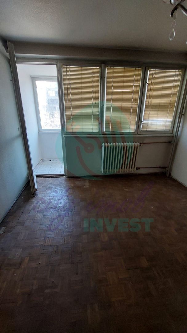 4 camere ultracentral | Universitate – Romană | Ideal locuire sau investiție - Poză 2