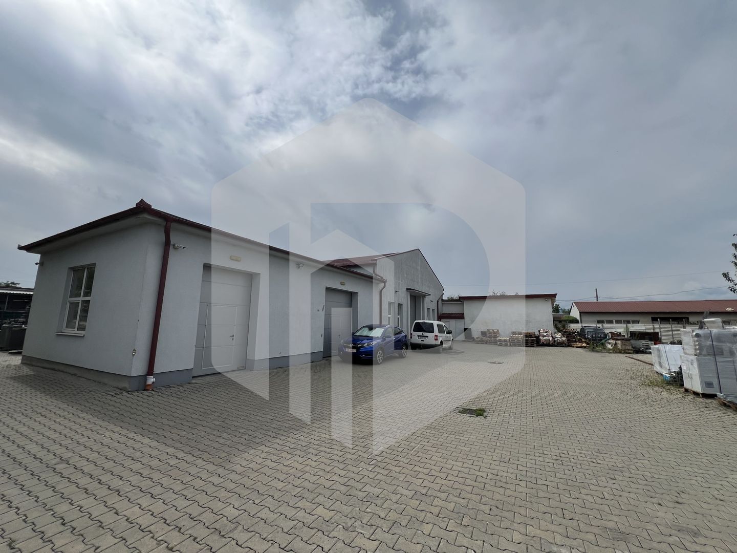 Hala de închiriat-Zona Calea Șurii Mici- 800 mp-3 porți acces+parcări - Poză 4