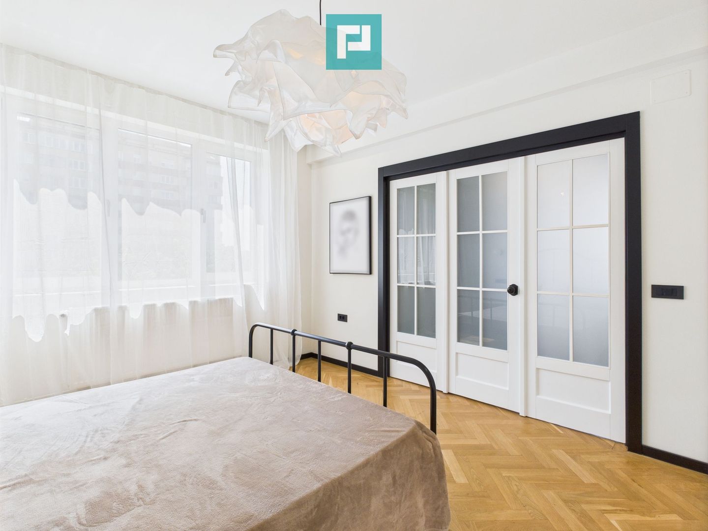 Apartament modern situat central în Oradea - Poză 14