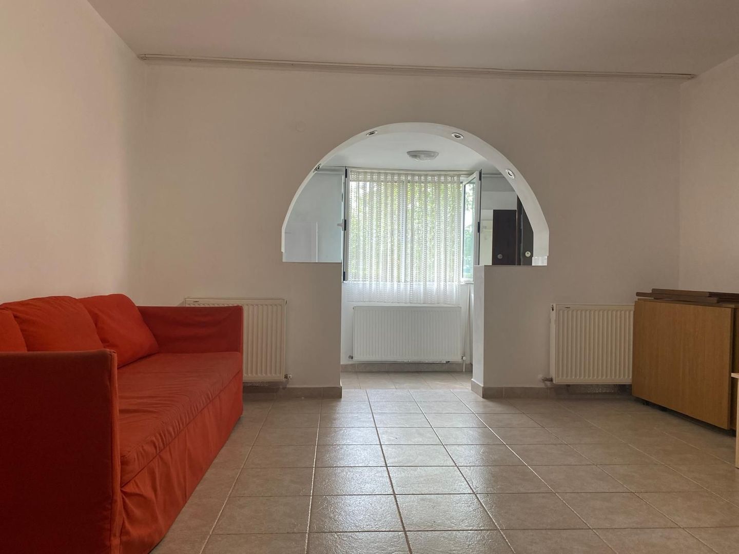 Modificat in 3 camere! Vanzare apartament in Targoviste-Micro 4 - Poză 2