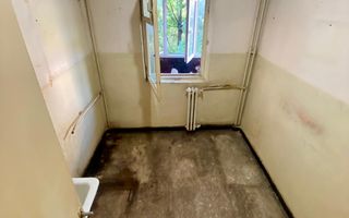 Etaj 2 Apartament 2Camere-Decomandat  Bloc din 1983 -Zona Nicolina 1! - Poză 1