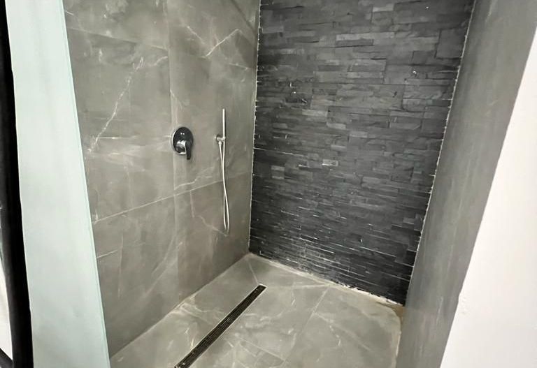 Locuinta moderna spatioasa cu garaj - Poză 23