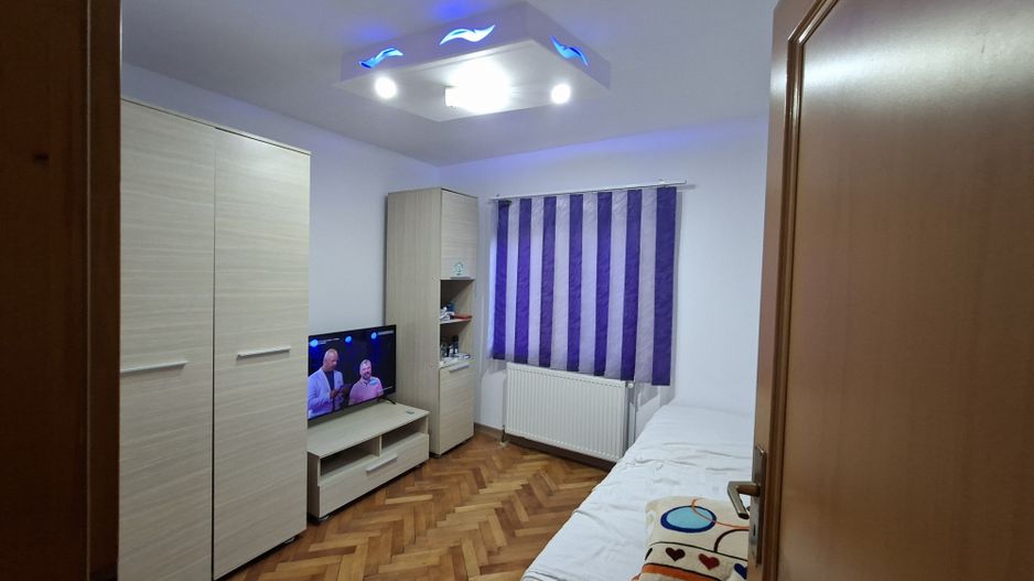 Apartament cu 3 camere -spatios si decomandat -  Zona Bucovina - Poză 1