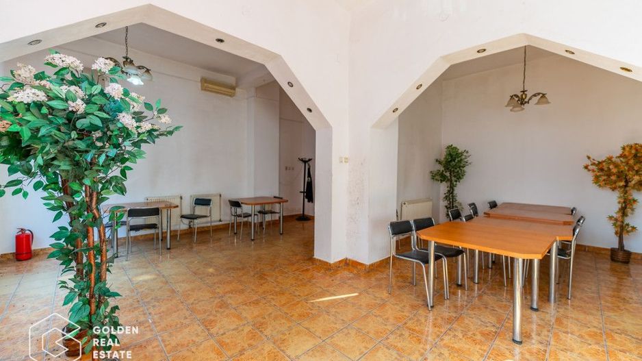 Cladire cu 24 camere, langa Castelul Regal Savarsin - Poză 23