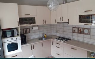 Casa semicentrala zona linistita - Poză 3