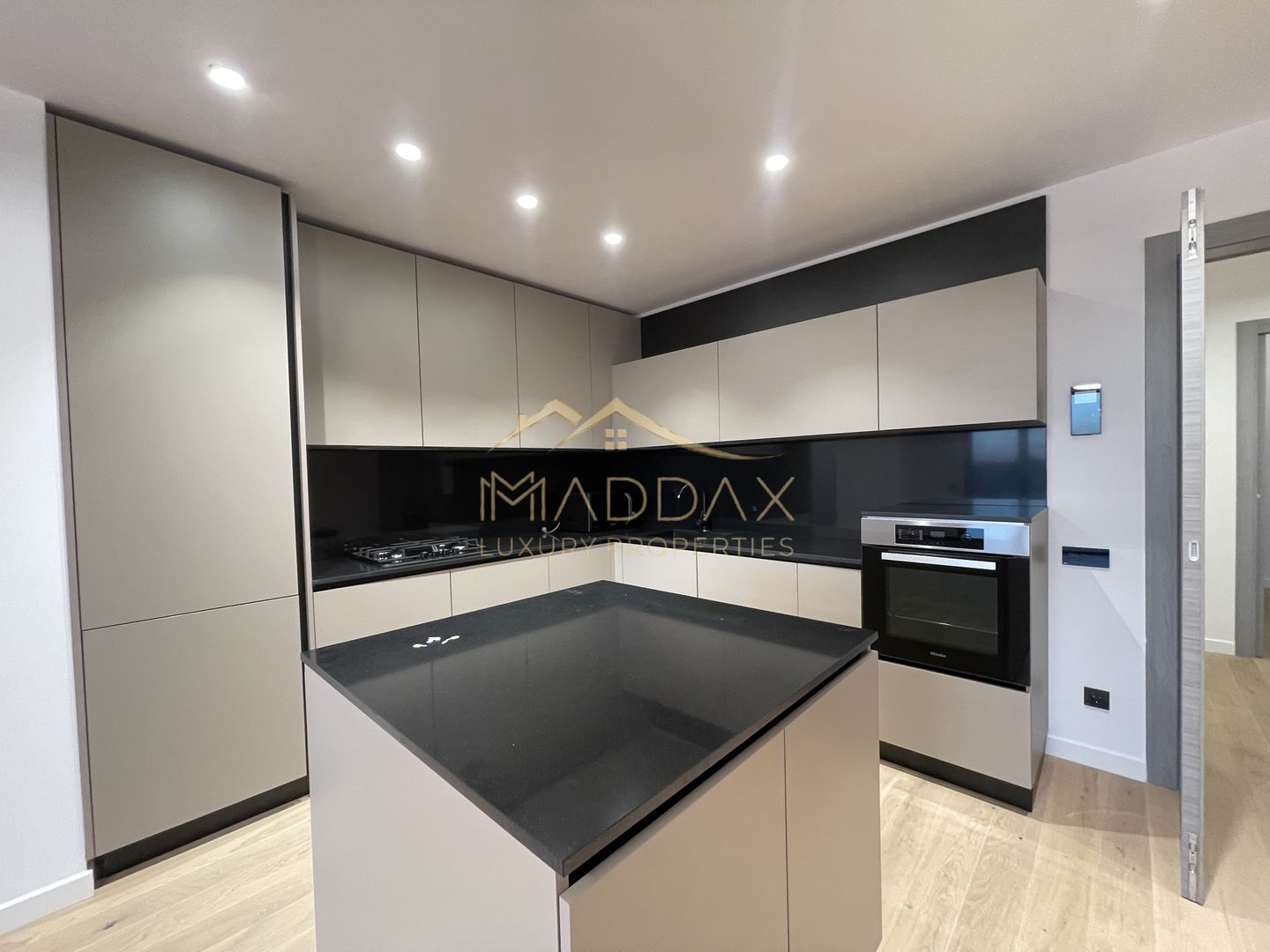 **APARTAMENT ELEGANT** FLOREASCA **CU VEDERE SPECTACULOASA CATRE LAC - Poză 6