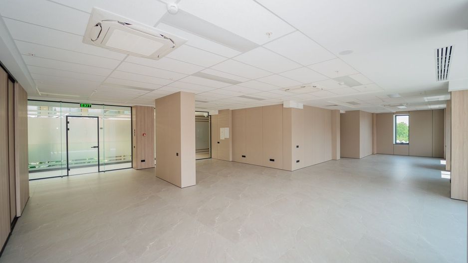 Spațiu Comercial de Închiriat pentru Birou 129,4 m² | Locație Premium Business | Chișinău, Centru, Str. Bulevardul Ștefan Cel Mare și Sfânt 115/1 - Poză 4