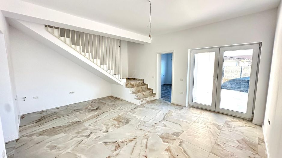 COMISION 0! Finalizat - toate utilitatile. 3 dormitoare. Drum pavat. - Poză 1