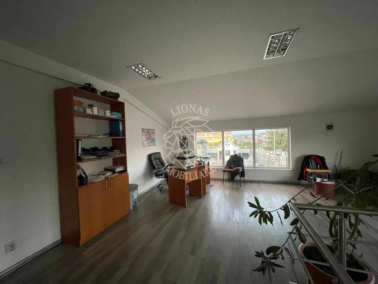 Hala la strada principala 350 mp-Viisoara - Poză 15