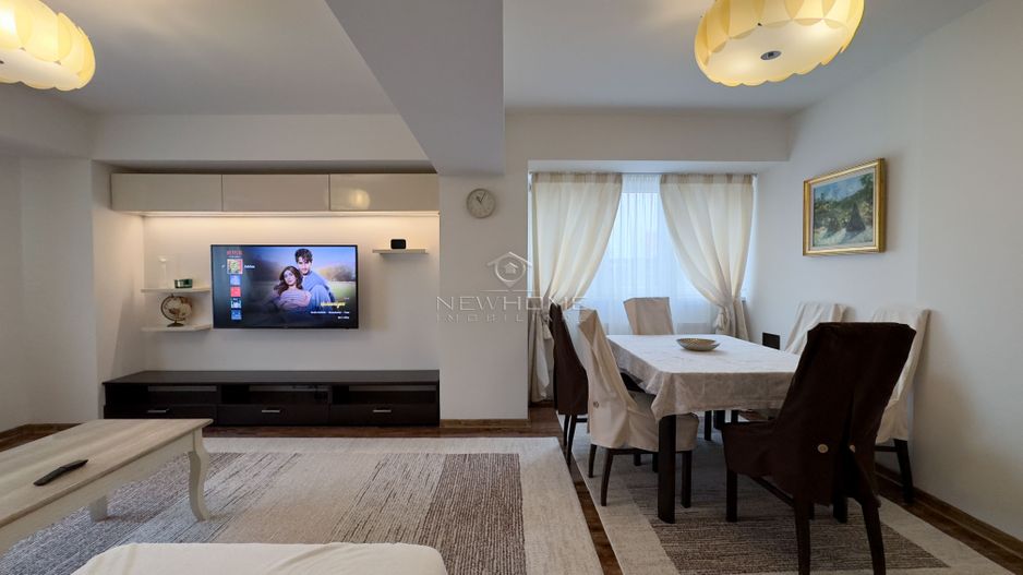 Apartament cu 3 camere, Parcare, P-ta Cipariu  zona Central - Poză 3