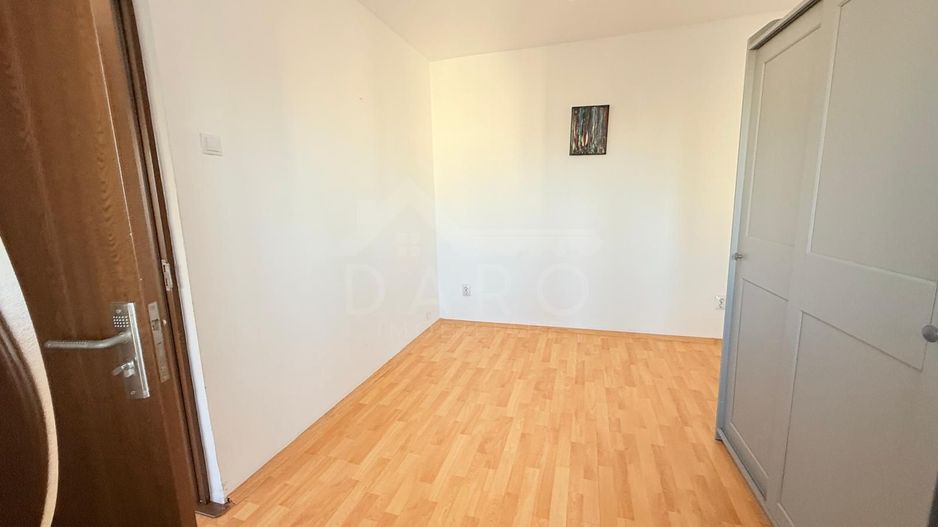 Apartament două camere de vânzare Dâmbu renovat - Poză 1