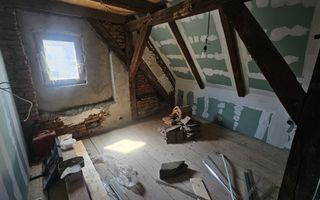 Casă veche, solidă, cu 4 camere, pivniță boltită și 4 băi – zonă centrală - Poză 16