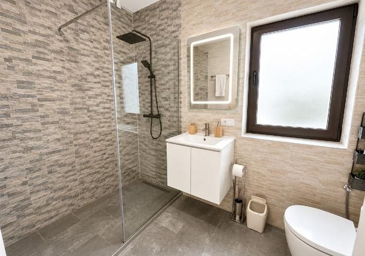 Duplex spațios, complet mobilat, într-o zonă liniștită, lângă râu - Poză 11