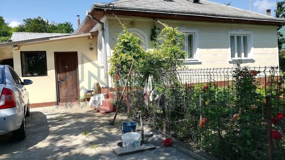 Casă cu teren în Deleni, Iași - Stradă principală - Poză 3