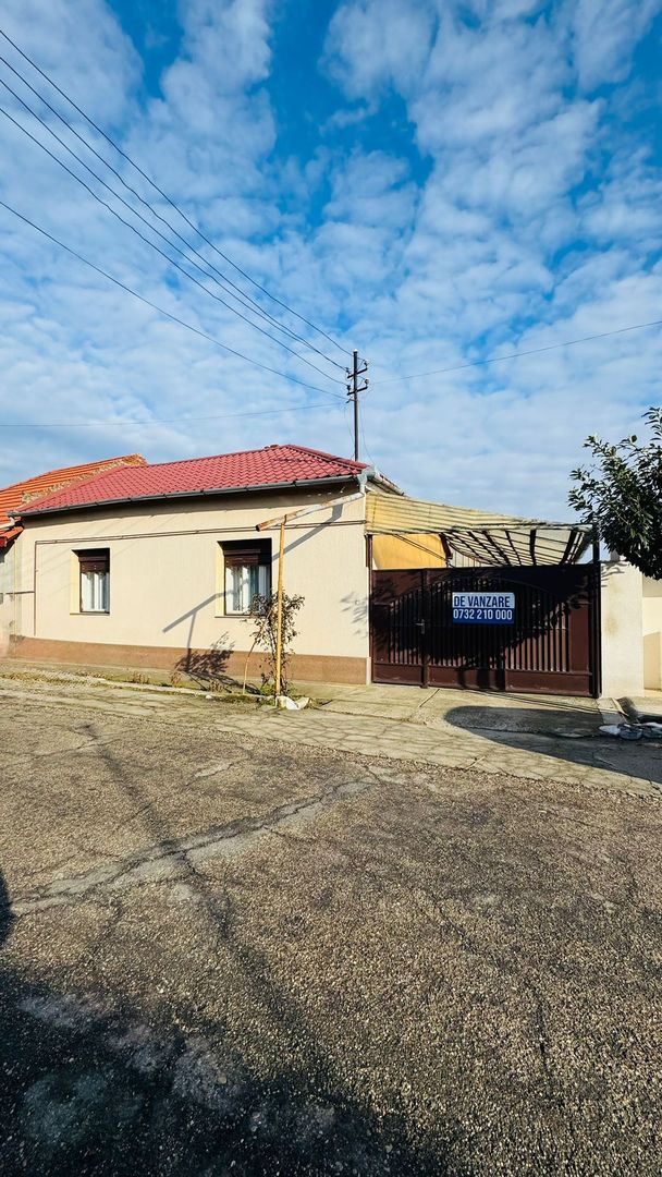 De vânzare Casă în Grădiște, curte + grădină proprie generoasă Arad - Poză 1