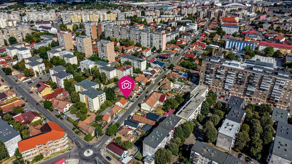 Casă în Vlaicu cu garaj și teren de 376 mp, Arad - Poză 1