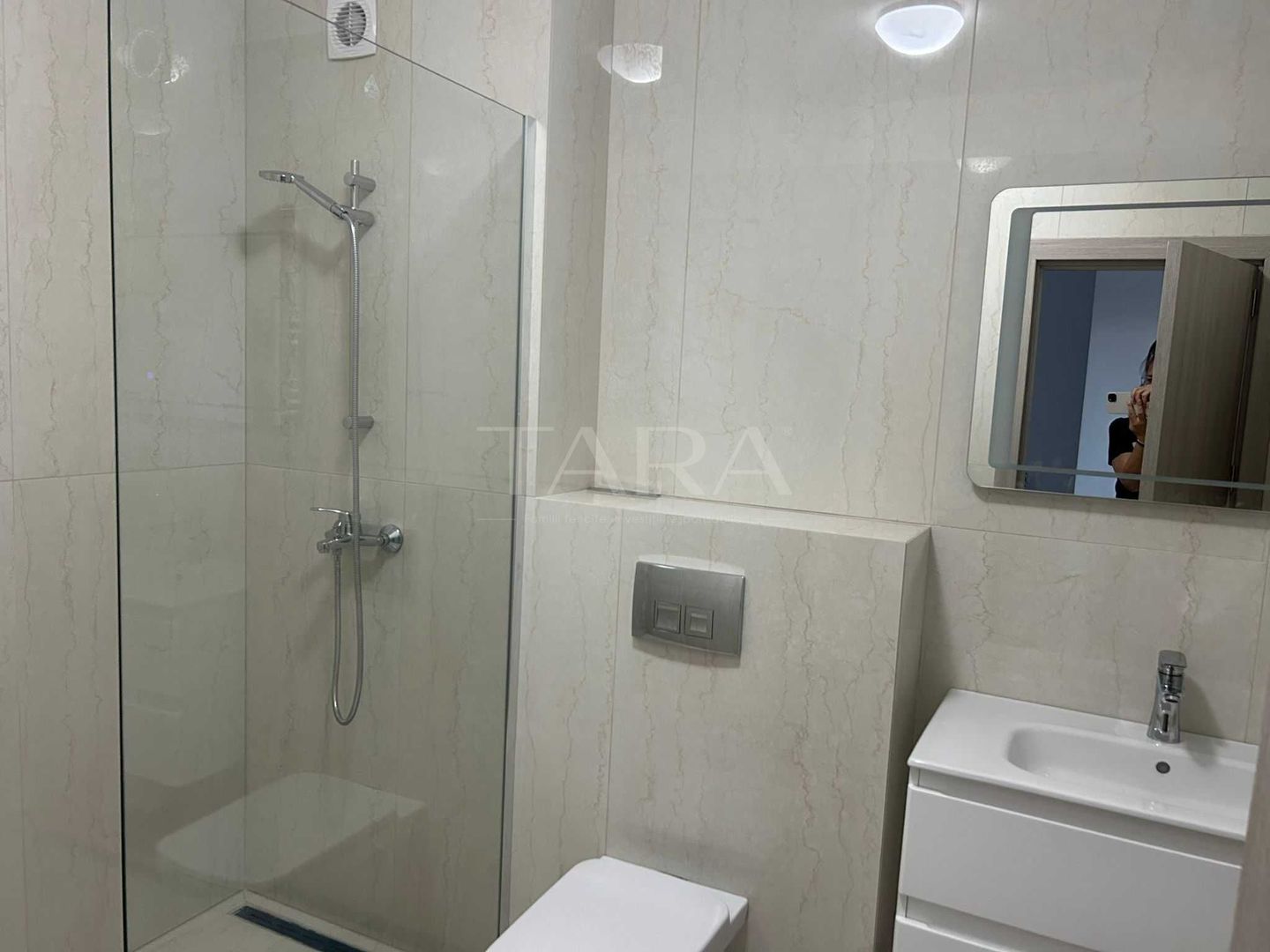 Apartament cu 2 camere, terasă și finisaje moderne, Iulius Mall. - Poză 4