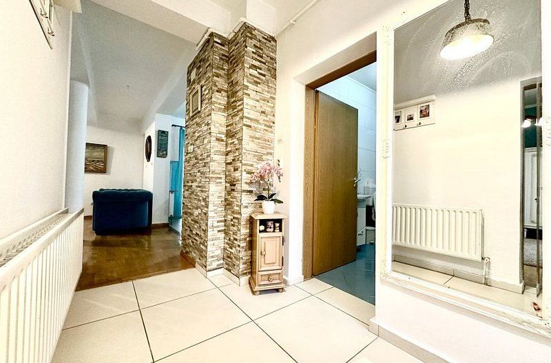 Casa la intrare în Ghiroda - Poză 34