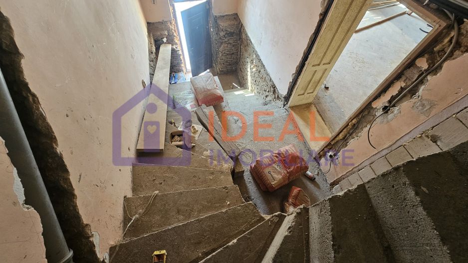 Casă veche, solidă, cu 4 camere, pivniță boltită și 4 băi – zonă centrală - Poză 11