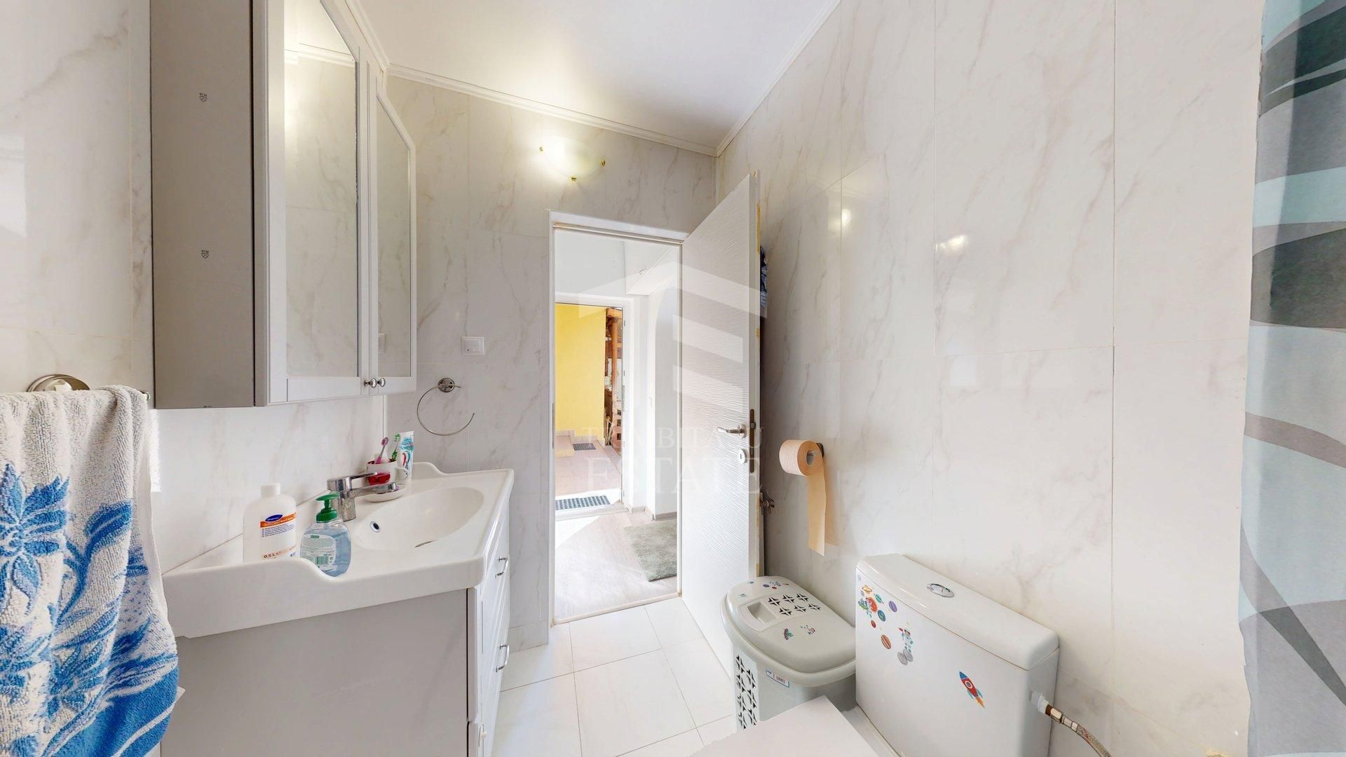 ANDRONACHE - Escalei | Casa individuala 9 camere | an 2014 | teren 260 - Poză 14