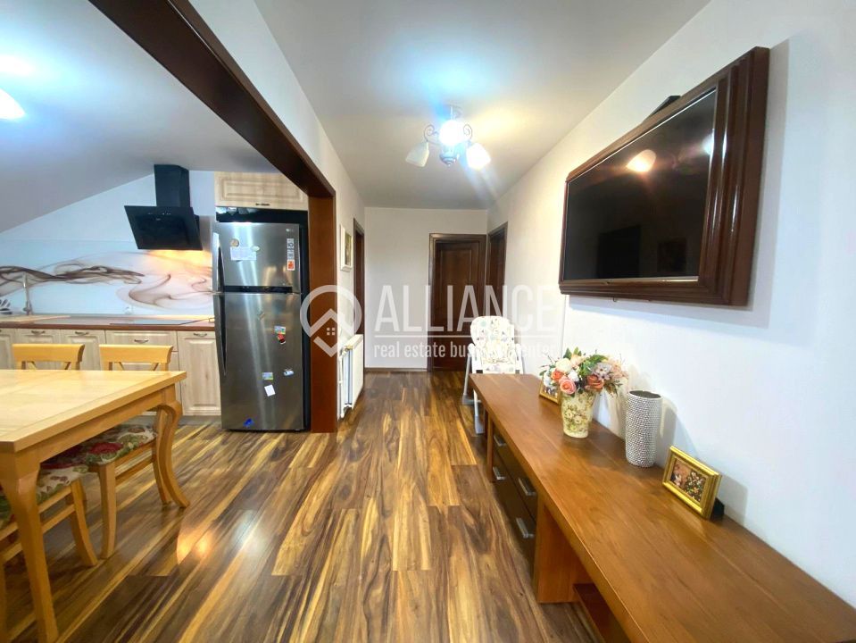 Valu lui Traian(COD 07) - Casă P+M  5 camere zona Penny - Poză 2