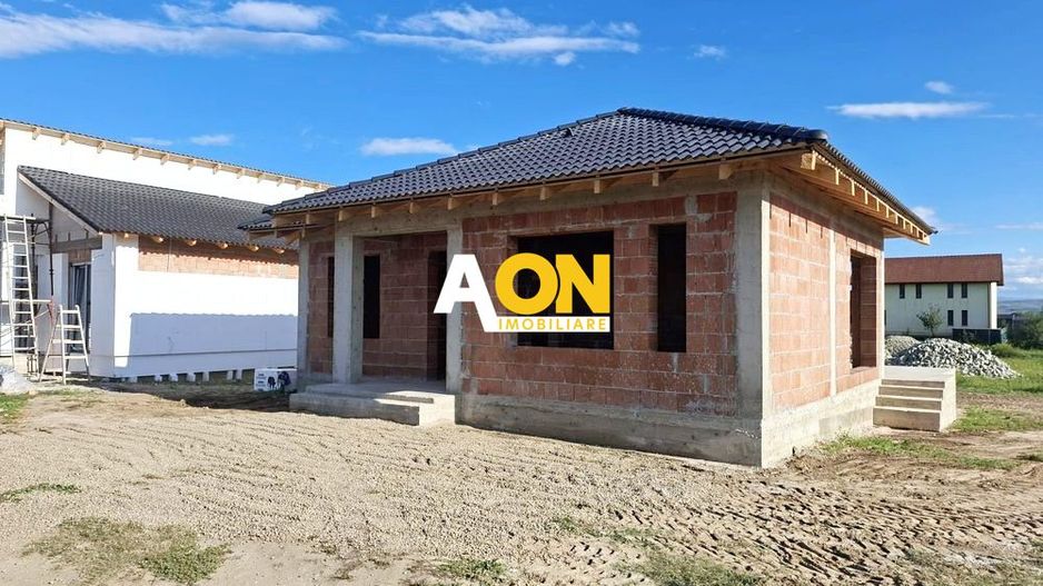 Casa la rosu, 4 camere, 387 mp teren, toate utilitatile, Orizont - Poză 3