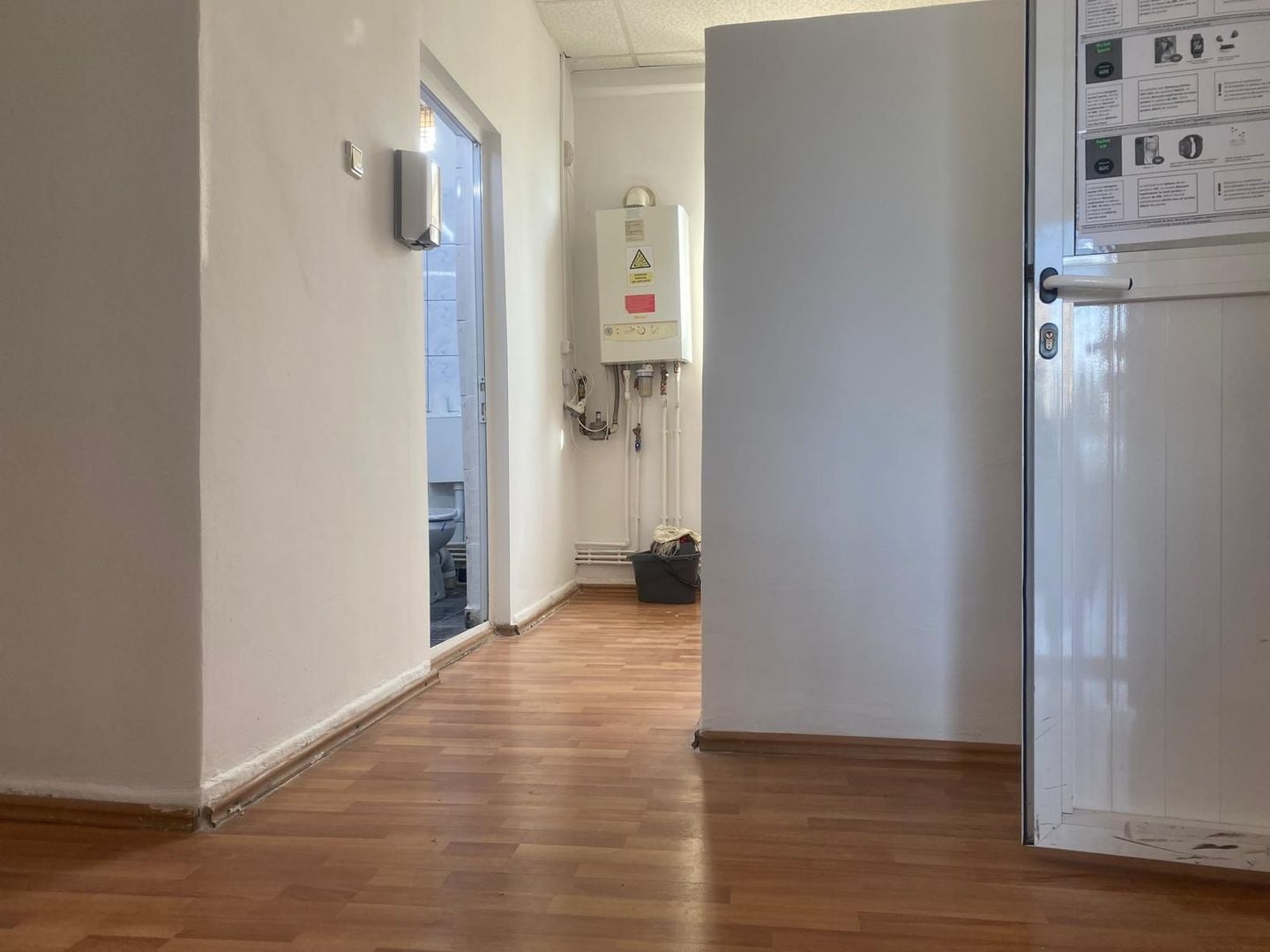 Locatie excelenta! Inchiriere spatiu comercial in Targoviste - centru - Poză 6