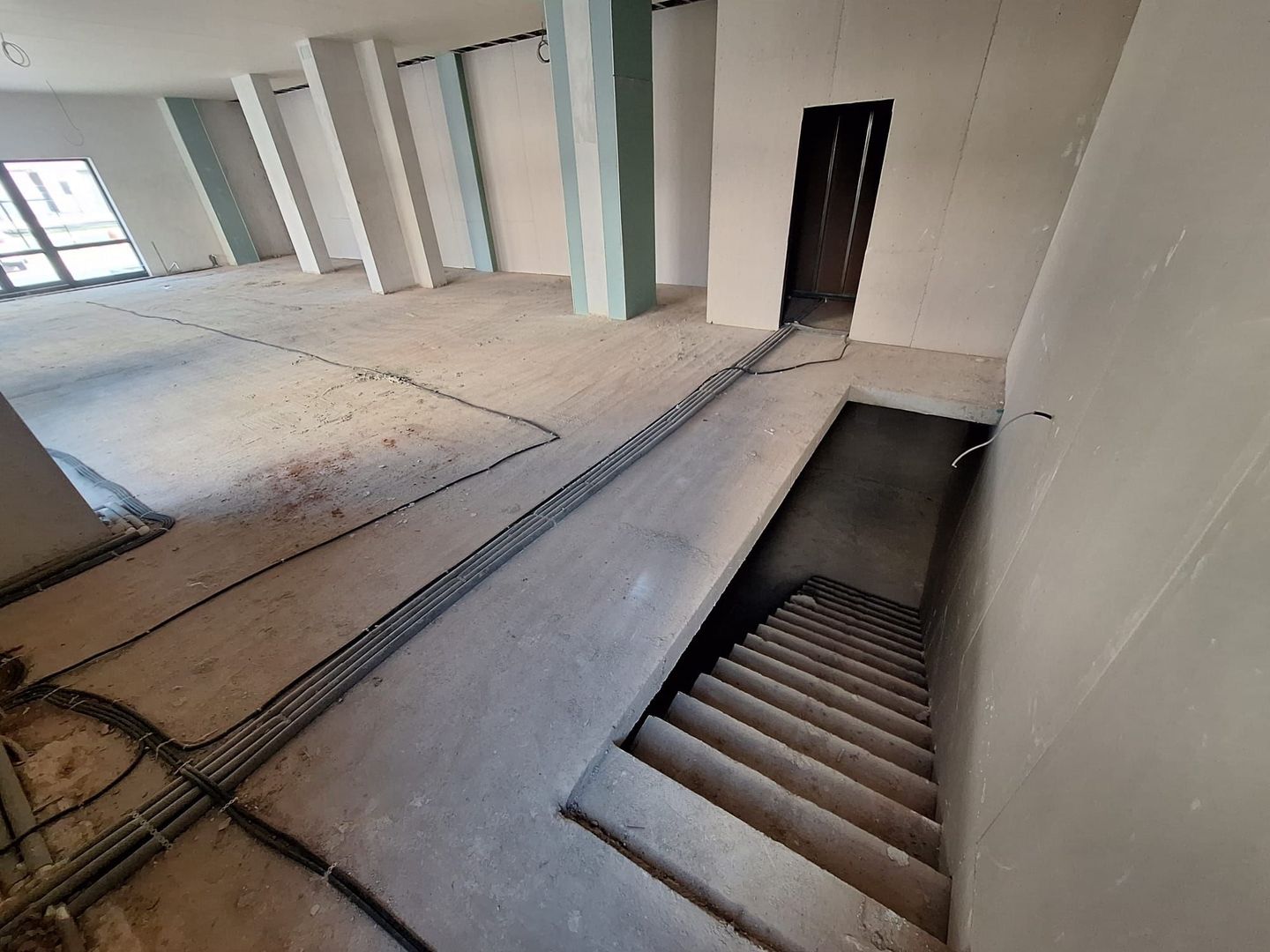 Spatiu Comercial - Bloc Nou - Stradal - 560 mp - 8 parcari - Poză 6