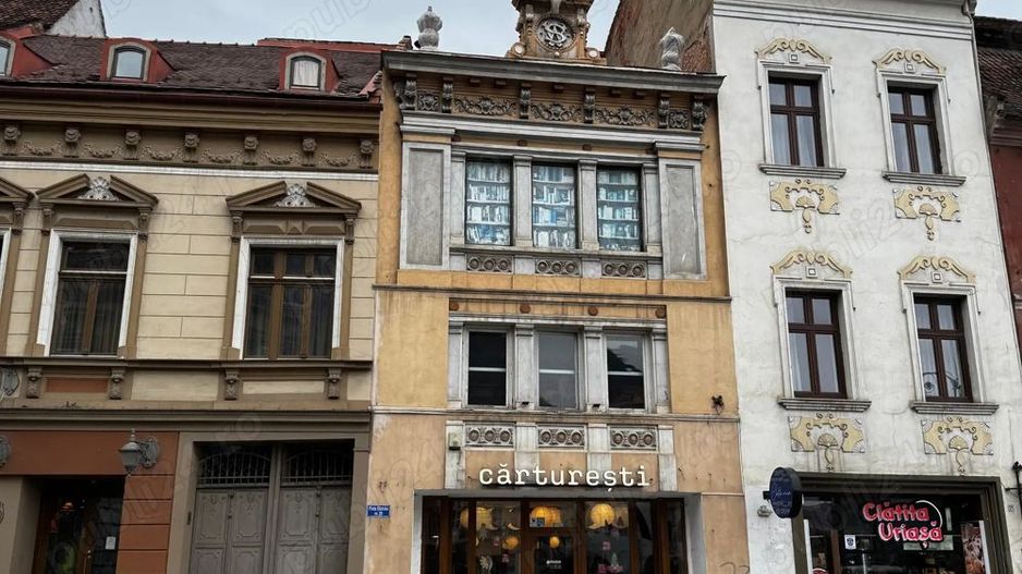 De vanzare apartament in Piata Sfatului - Poză 1