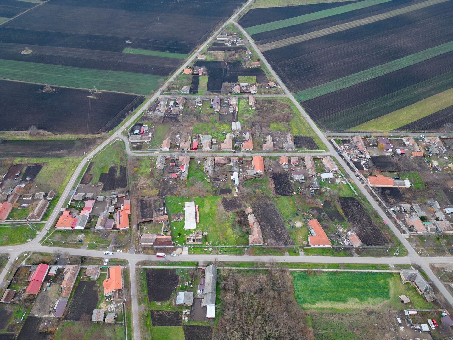 Teren intravilan cu fundatie inceputa si materiale - Poză 6