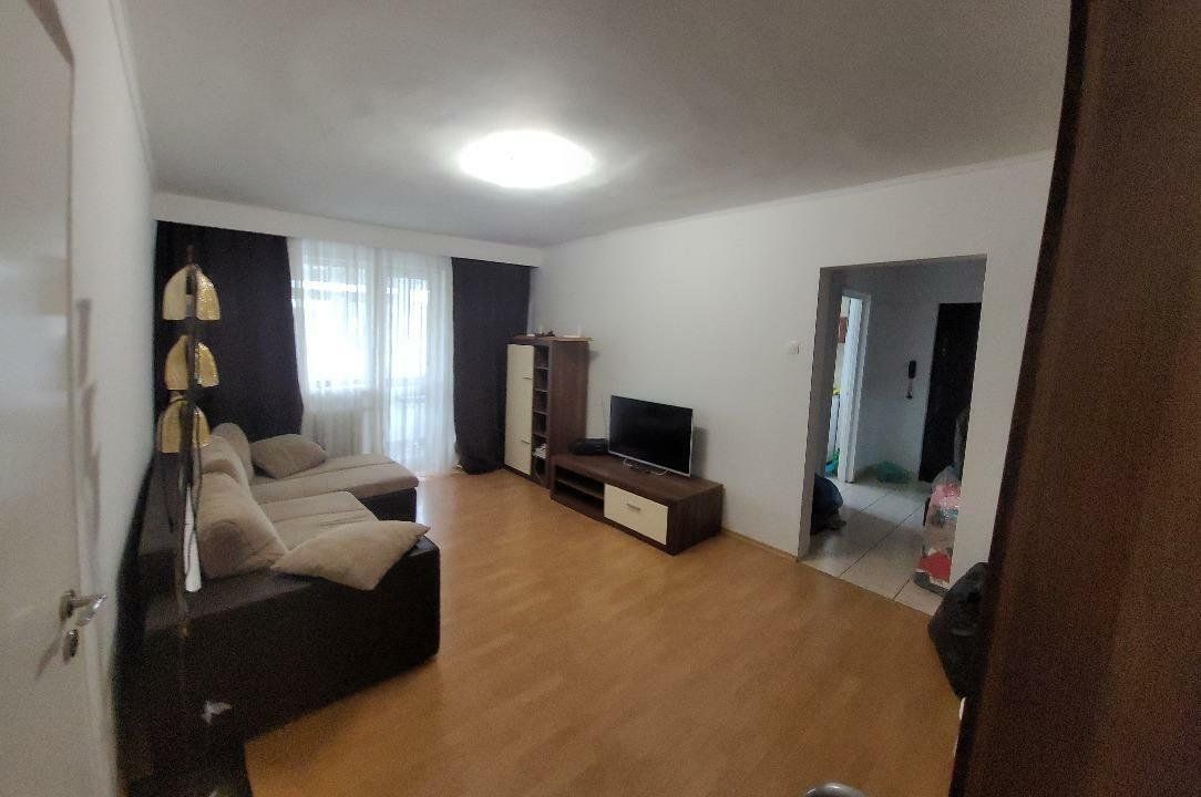 Apartament spatios, 3 camere Titan - Poză 2
