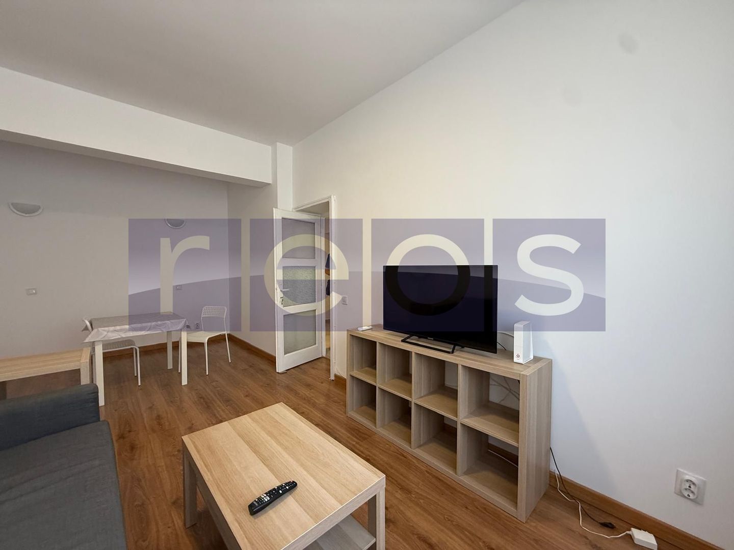 De inchiriat apartament 2 camere vedere Bd Magheru recent renovat - Poză 3