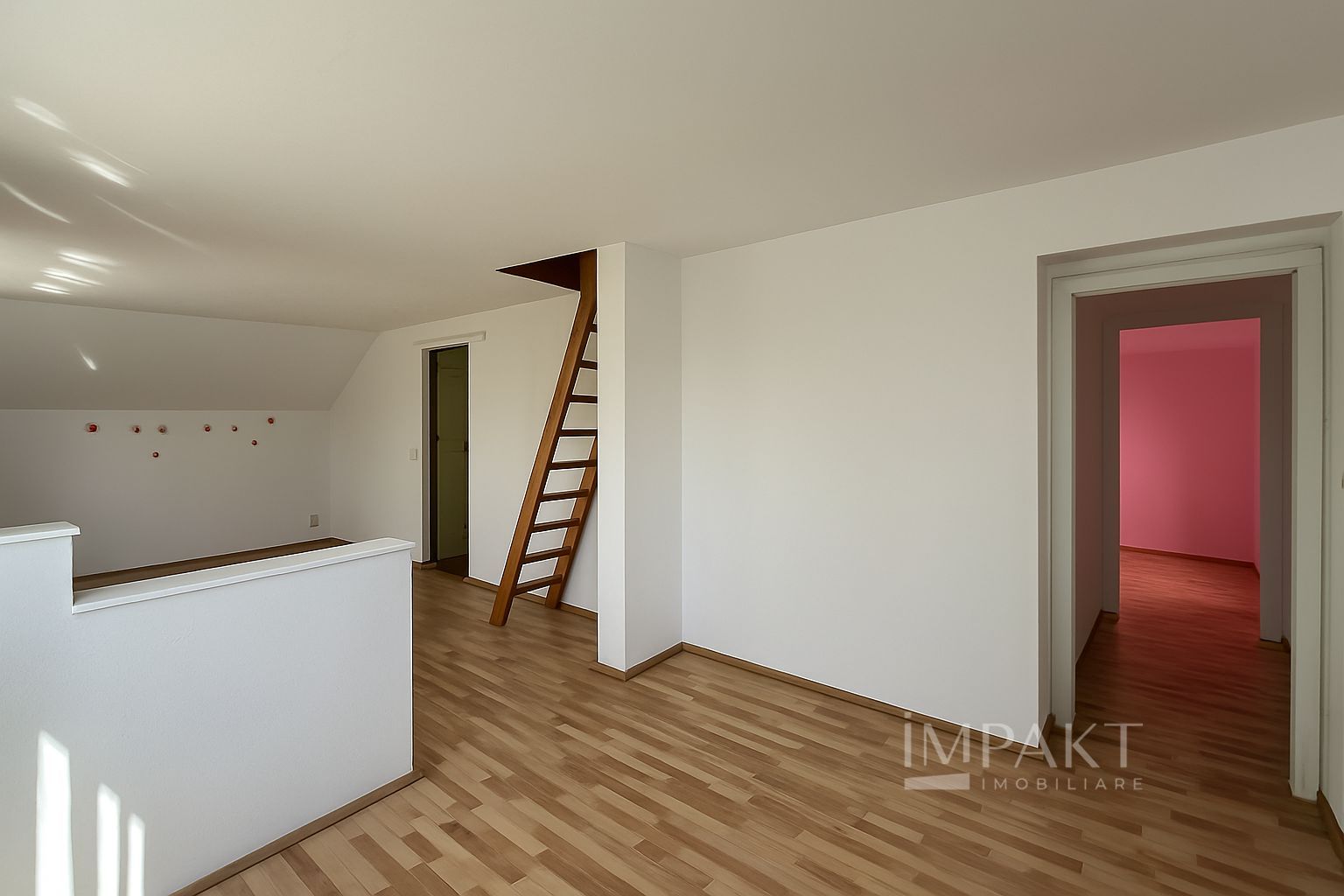 Spatiu de birouri cu 3 camere + mansarda in Grigorescu - Poză 1