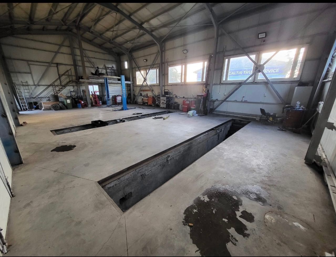 Hala zona Metro - Poză 2