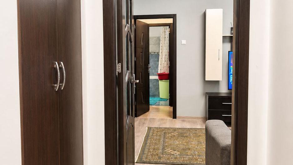 Apartament renovat 2 camere SD 49 mp Podu Ros 92000 euro - Poză 10