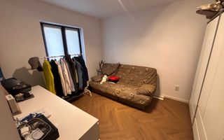 Casa generoasa LA CHEIE, curte 200 mp in Selimbar - Poză 15