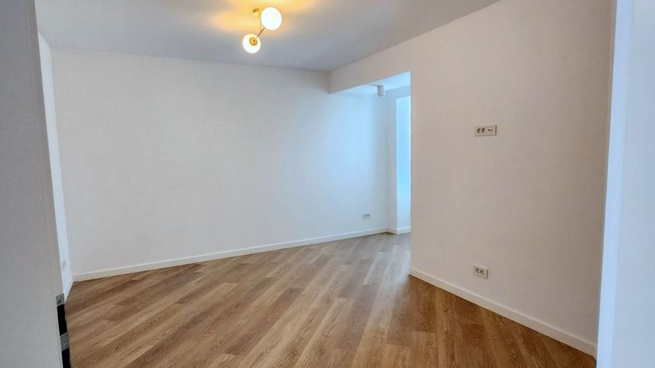 De vanzare apart. 3 camere Faleza , vedere Dunare, 78 mp, renovat premium - Poză 10