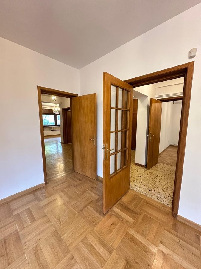 De inchiriat spatiu/ apartamnet 3 camere pe strada Roma - Poză 5