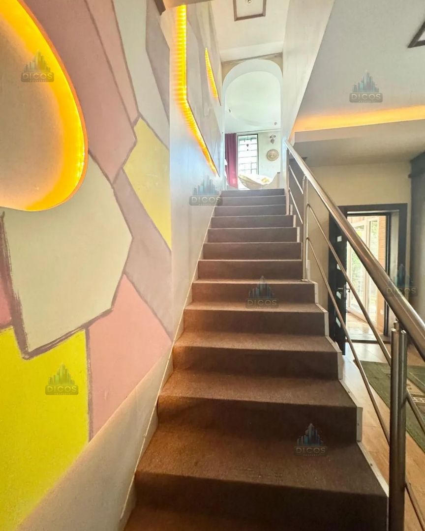 Casă de vânzare pe strada Tudor Vladimirescu - Poză 3