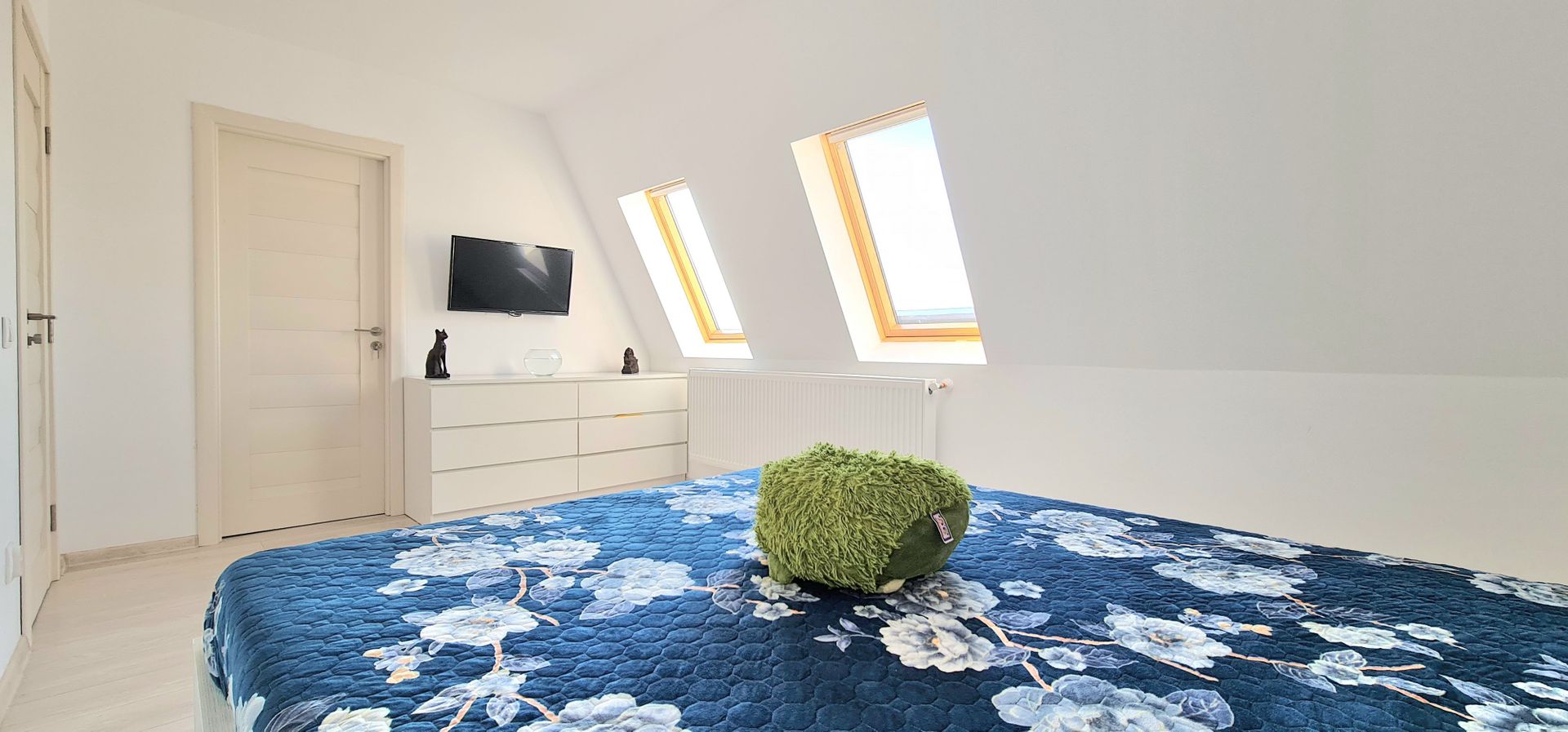 Casa 4 camere cu garaj mobilata si utilata cartier Izvor Tarlungeni - Poză 5