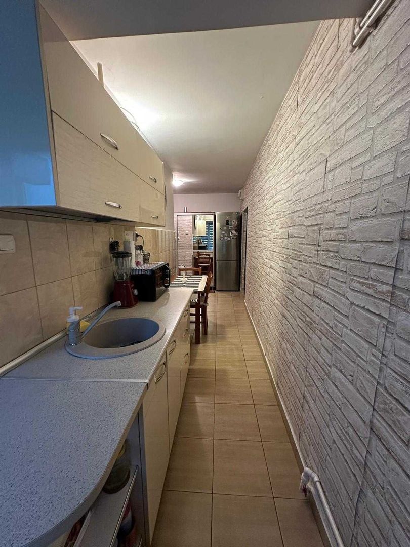 Garsonieră 38 mp, parter, balcon închis, boxă, metrou 2 min - Poză 4